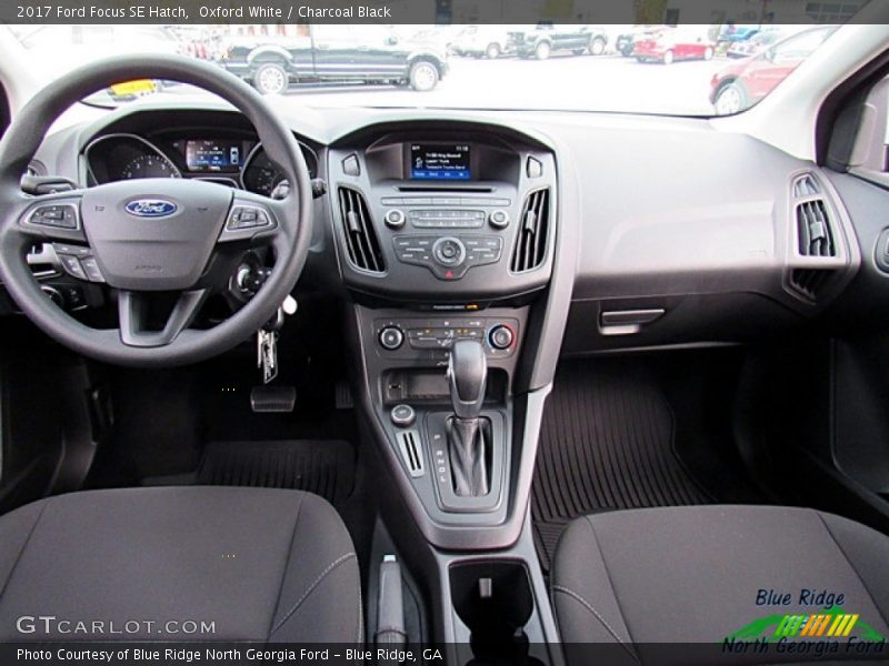 Oxford White / Charcoal Black 2017 Ford Focus SE Hatch