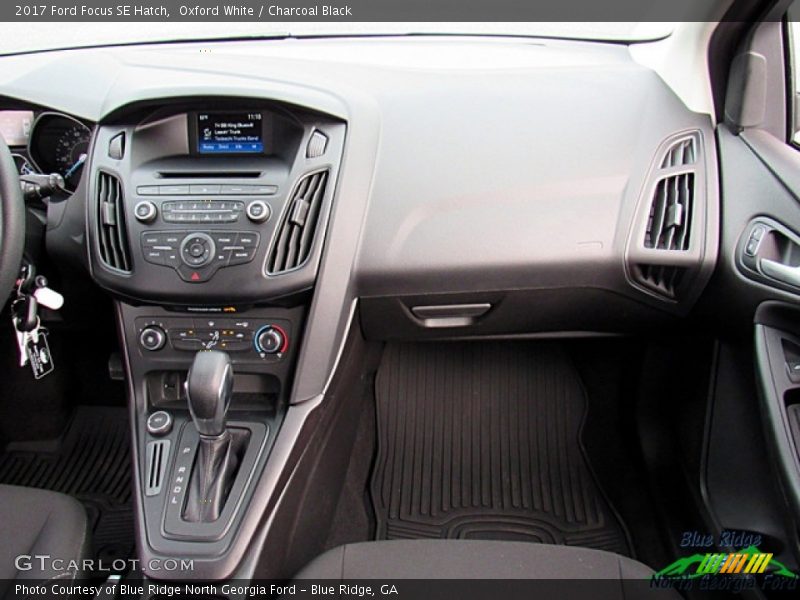 Oxford White / Charcoal Black 2017 Ford Focus SE Hatch