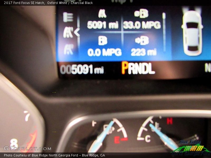 Oxford White / Charcoal Black 2017 Ford Focus SE Hatch