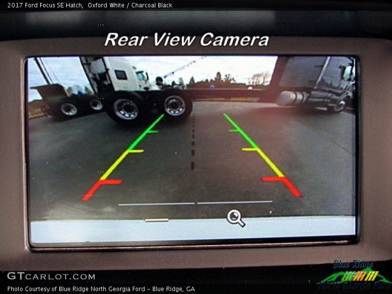 Oxford White / Charcoal Black 2017 Ford Focus SE Hatch