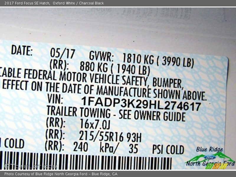 Oxford White / Charcoal Black 2017 Ford Focus SE Hatch