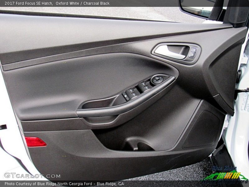 Oxford White / Charcoal Black 2017 Ford Focus SE Hatch