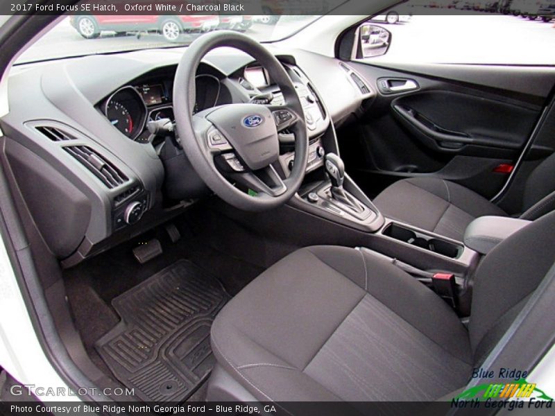 Oxford White / Charcoal Black 2017 Ford Focus SE Hatch