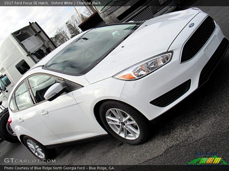 Oxford White / Charcoal Black 2017 Ford Focus SE Hatch