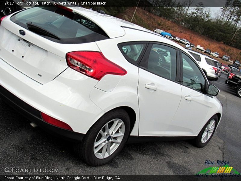 Oxford White / Charcoal Black 2017 Ford Focus SE Hatch