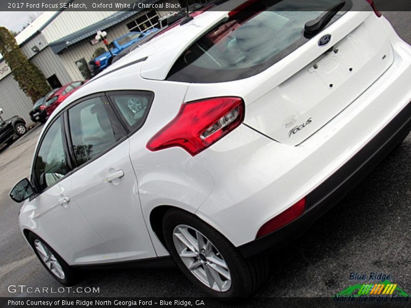 Oxford White / Charcoal Black 2017 Ford Focus SE Hatch