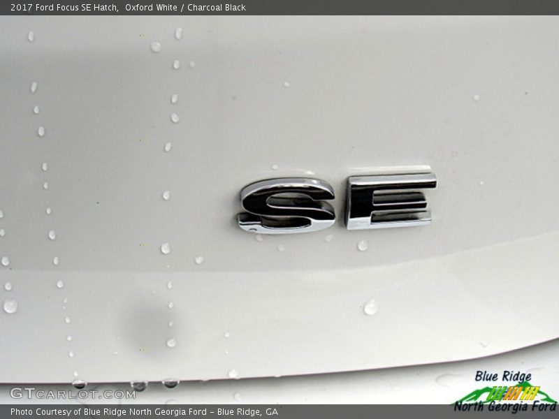 Oxford White / Charcoal Black 2017 Ford Focus SE Hatch
