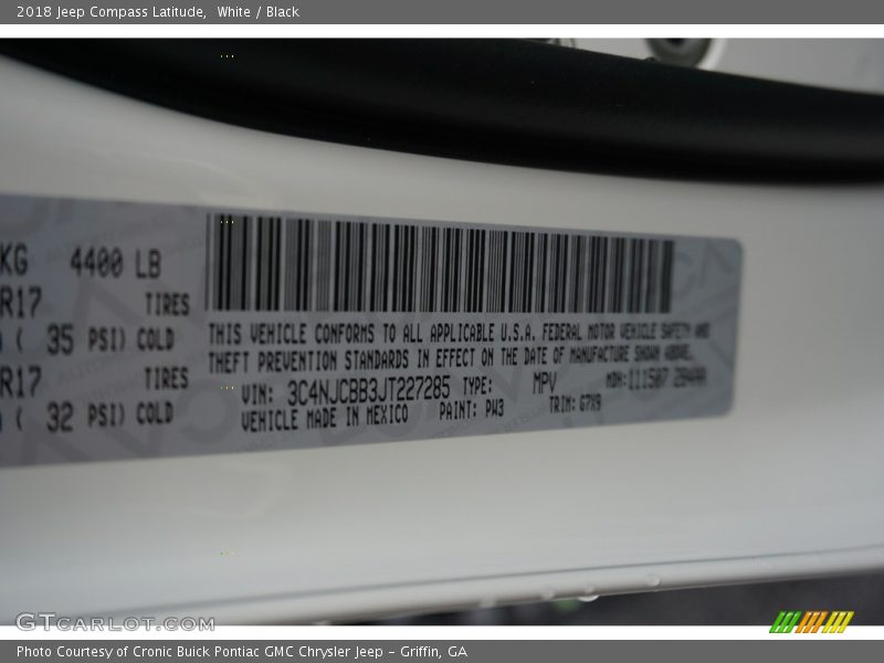 White / Black 2018 Jeep Compass Latitude