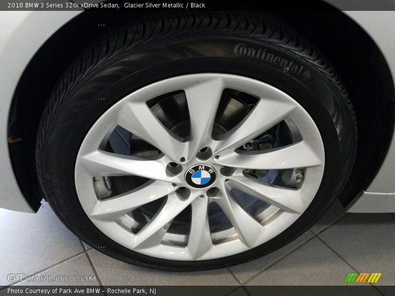 Glacier Silver Metallic / Black 2018 BMW 3 Series 320i xDrive Sedan