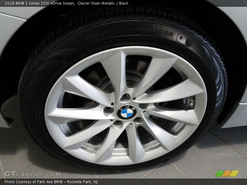 Glacier Silver Metallic / Black 2018 BMW 3 Series 320i xDrive Sedan