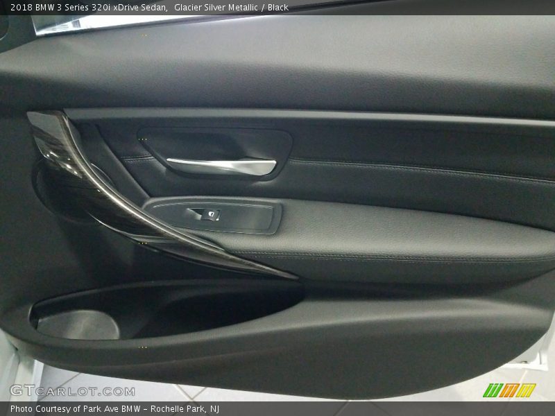 Glacier Silver Metallic / Black 2018 BMW 3 Series 320i xDrive Sedan