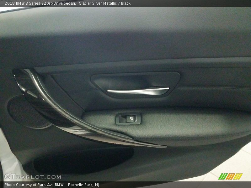 Glacier Silver Metallic / Black 2018 BMW 3 Series 320i xDrive Sedan