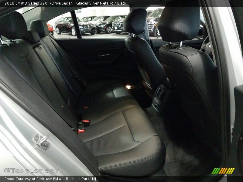 Glacier Silver Metallic / Black 2018 BMW 3 Series 320i xDrive Sedan