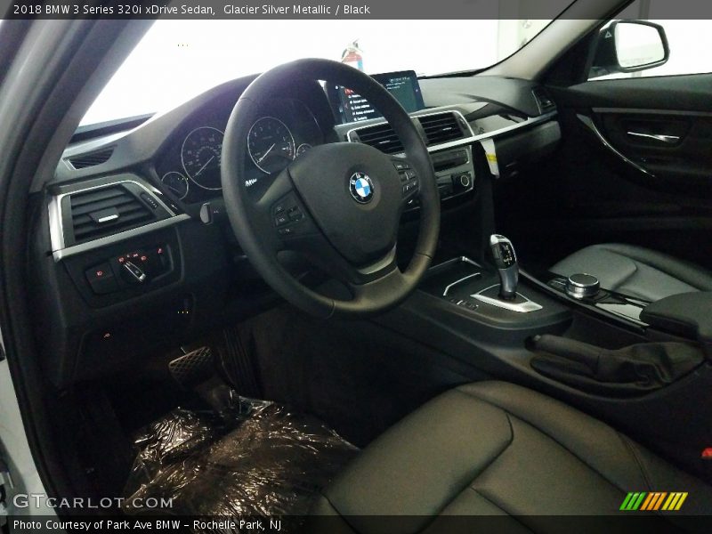 Glacier Silver Metallic / Black 2018 BMW 3 Series 320i xDrive Sedan