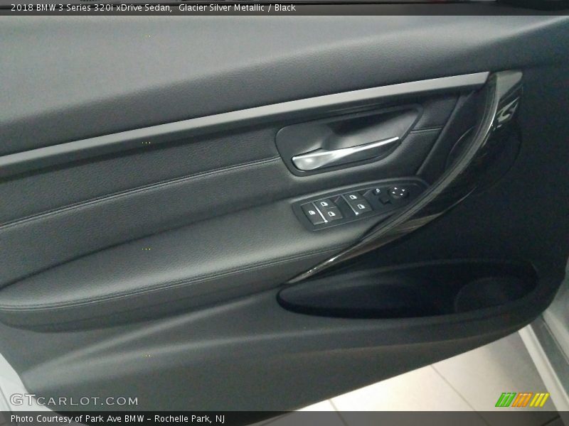 Glacier Silver Metallic / Black 2018 BMW 3 Series 320i xDrive Sedan