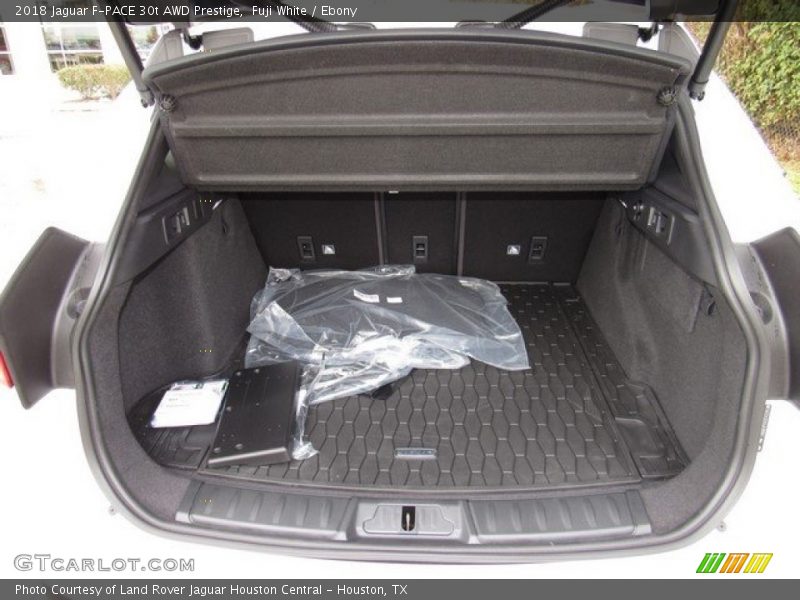  2018 F-PACE 30t AWD Prestige Trunk