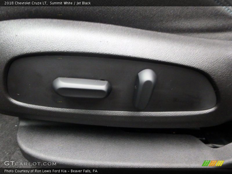 Summit White / Jet Black 2018 Chevrolet Cruze LT