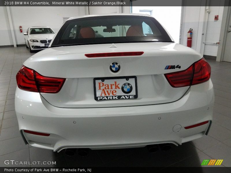 Mineral White Metallic / Sakhir Orange/Black 2018 BMW M4 Convertible