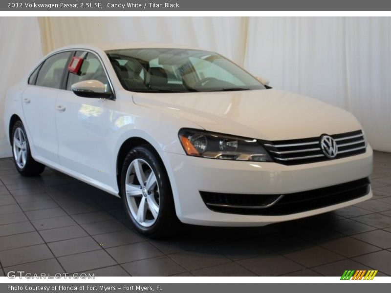 Candy White / Titan Black 2012 Volkswagen Passat 2.5L SE