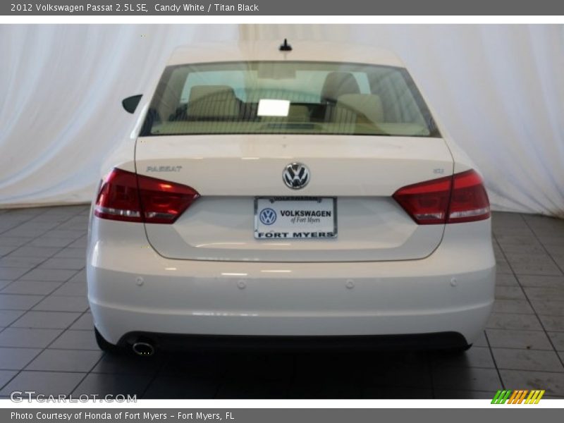 Candy White / Titan Black 2012 Volkswagen Passat 2.5L SE