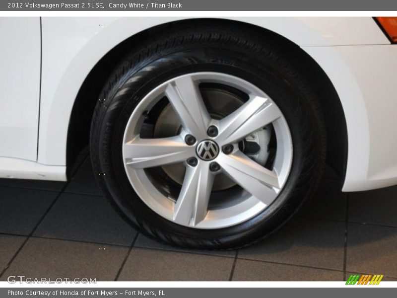 Candy White / Titan Black 2012 Volkswagen Passat 2.5L SE