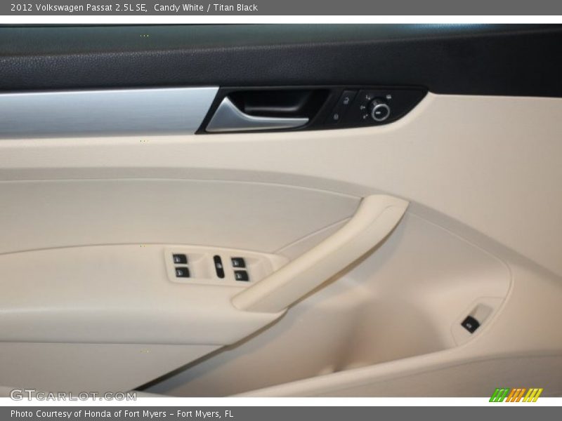 Candy White / Titan Black 2012 Volkswagen Passat 2.5L SE