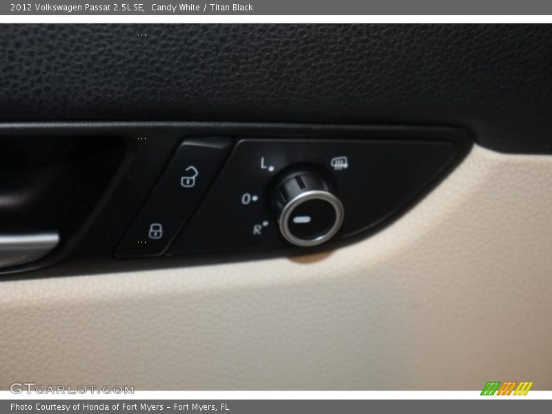 Candy White / Titan Black 2012 Volkswagen Passat 2.5L SE