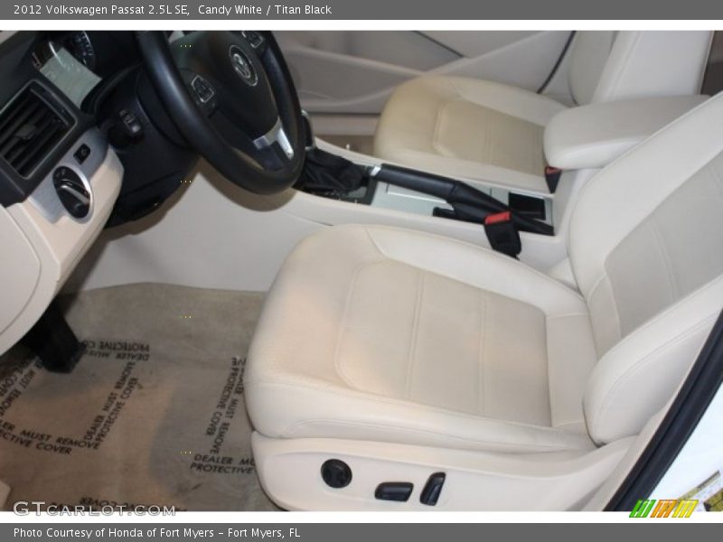 Candy White / Titan Black 2012 Volkswagen Passat 2.5L SE