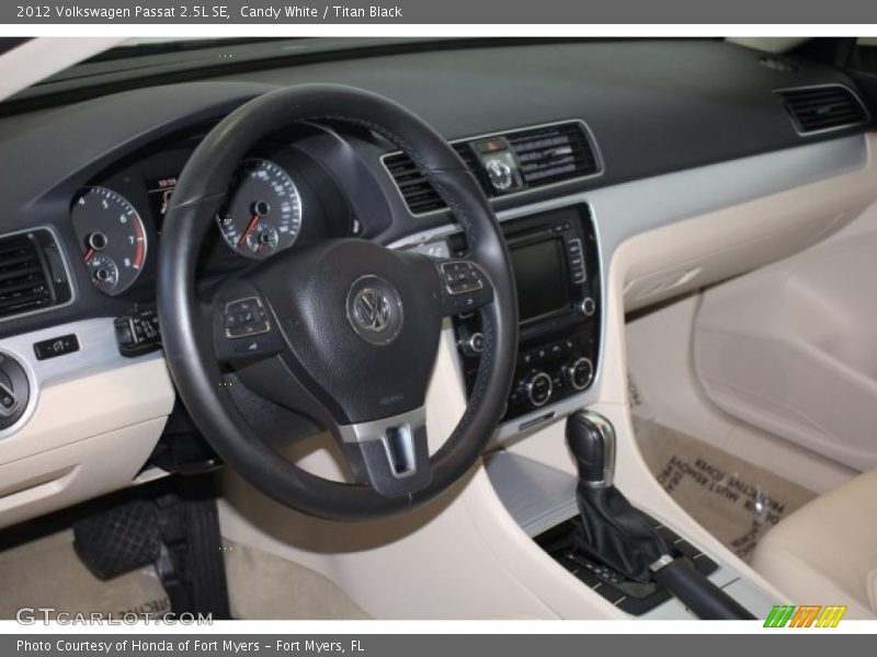 Candy White / Titan Black 2012 Volkswagen Passat 2.5L SE