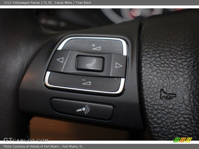 Candy White / Titan Black 2012 Volkswagen Passat 2.5L SE
