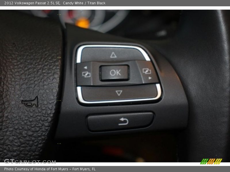 Candy White / Titan Black 2012 Volkswagen Passat 2.5L SE
