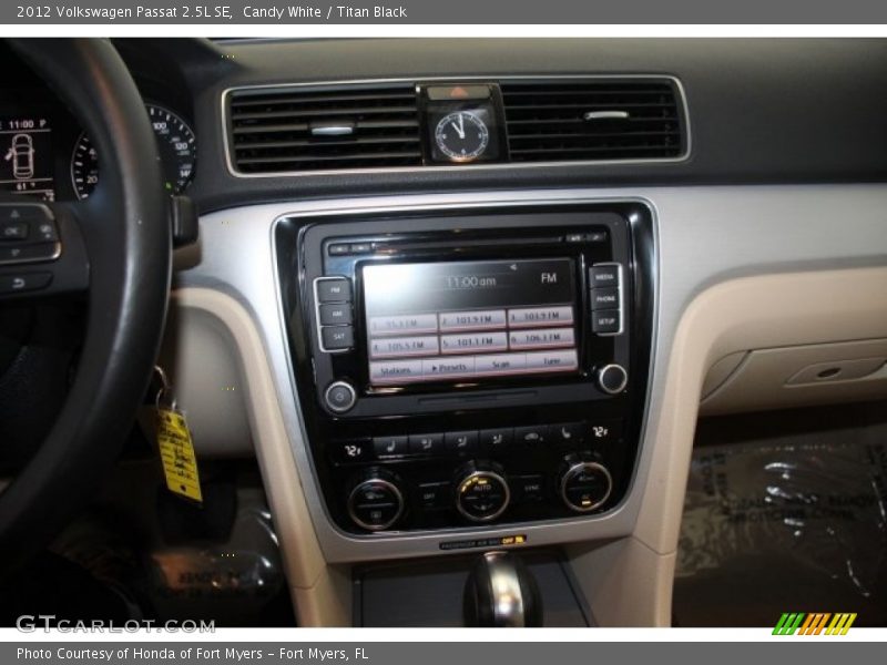 Candy White / Titan Black 2012 Volkswagen Passat 2.5L SE