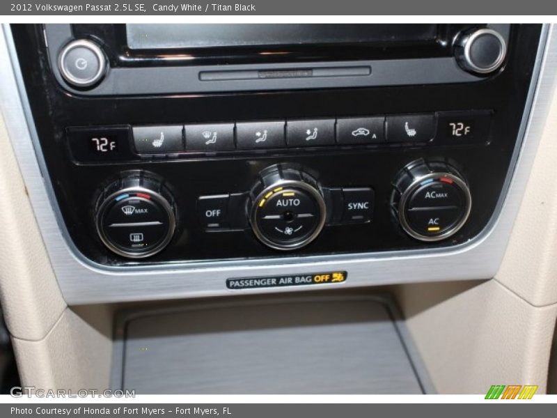 Candy White / Titan Black 2012 Volkswagen Passat 2.5L SE
