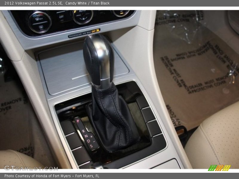 Candy White / Titan Black 2012 Volkswagen Passat 2.5L SE
