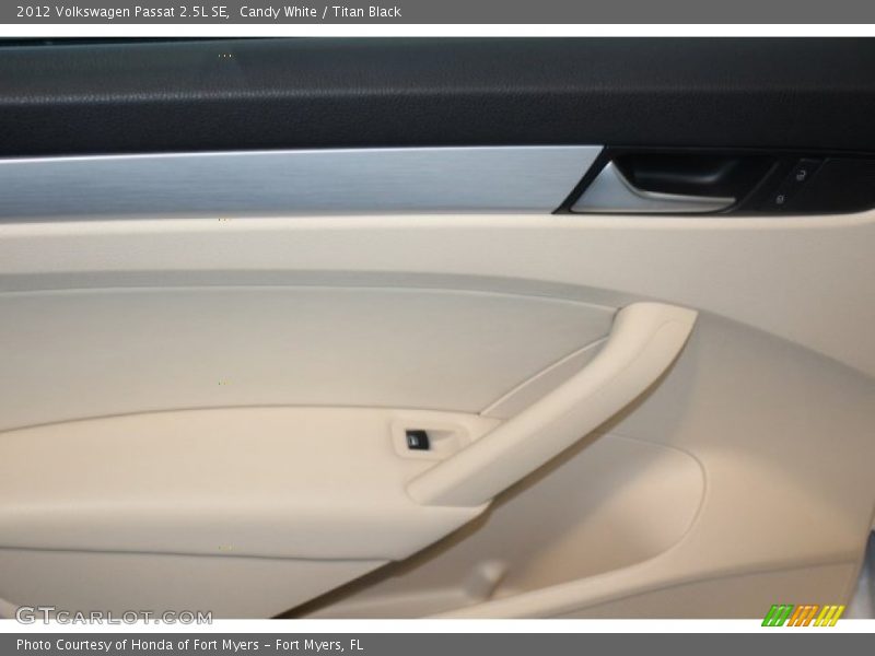 Candy White / Titan Black 2012 Volkswagen Passat 2.5L SE