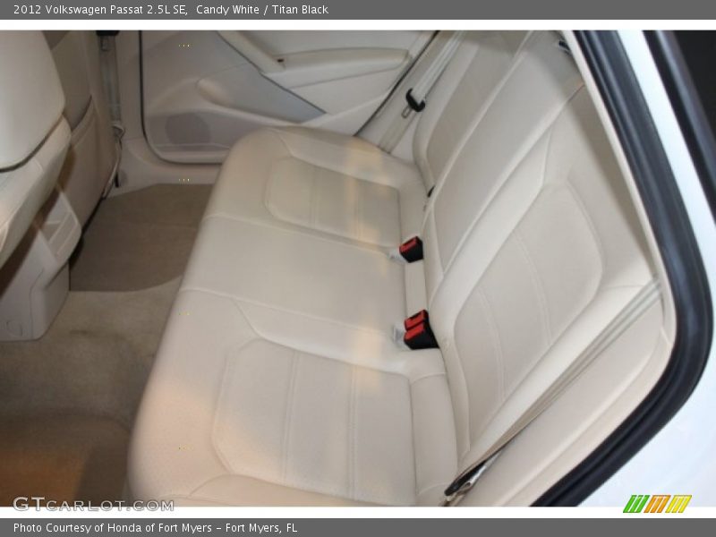 Candy White / Titan Black 2012 Volkswagen Passat 2.5L SE