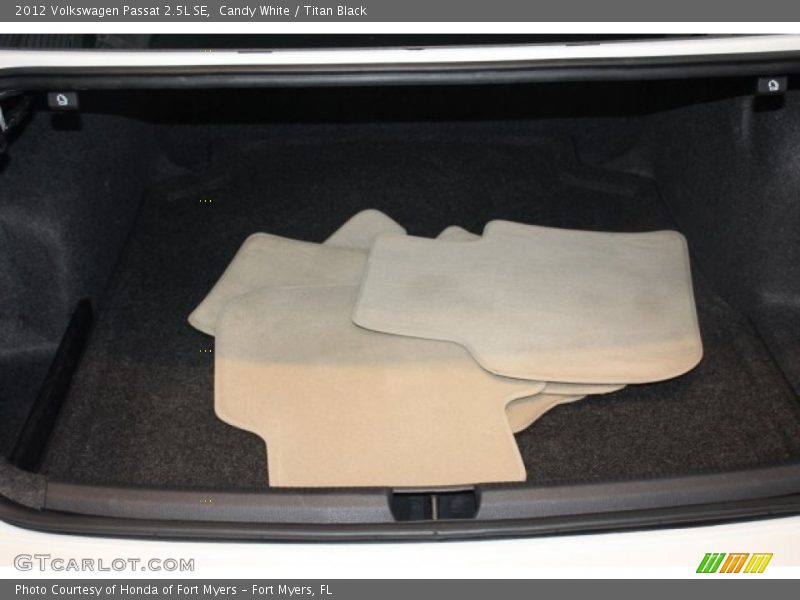 Candy White / Titan Black 2012 Volkswagen Passat 2.5L SE