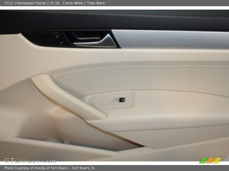 Candy White / Titan Black 2012 Volkswagen Passat 2.5L SE