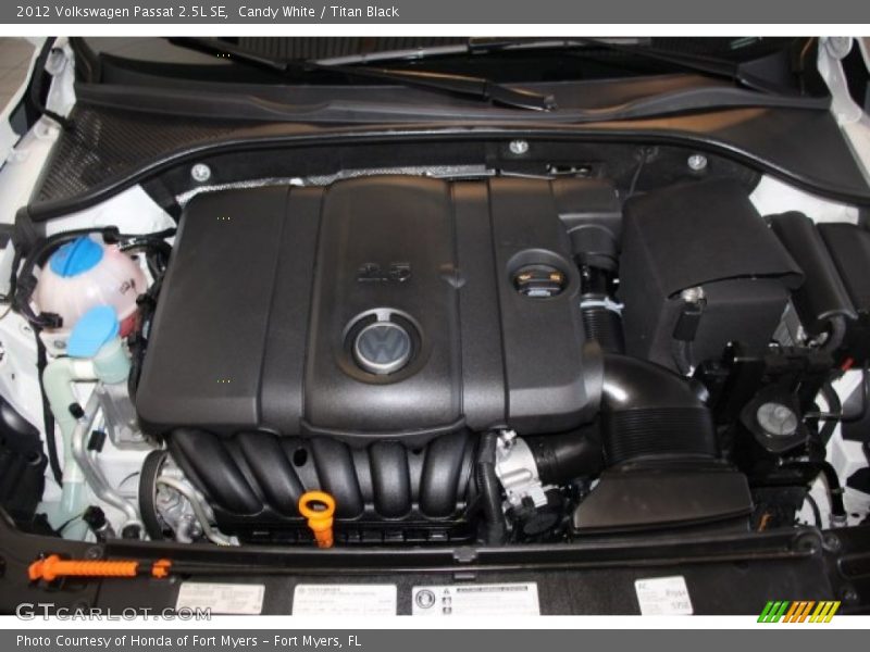 Candy White / Titan Black 2012 Volkswagen Passat 2.5L SE