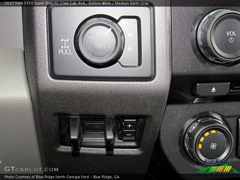 Oxford White / Medium Earth Gray 2017 Ford F350 Super Duty XL Crew Cab 4x4