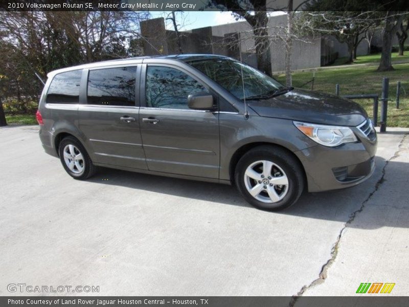 Meteor Gray Metallic / Aero Gray 2010 Volkswagen Routan SE