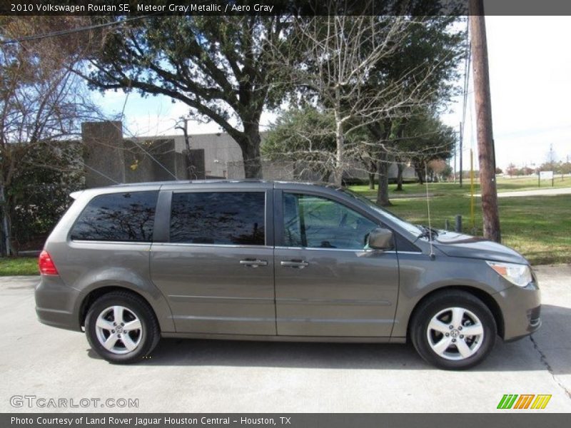 Meteor Gray Metallic / Aero Gray 2010 Volkswagen Routan SE