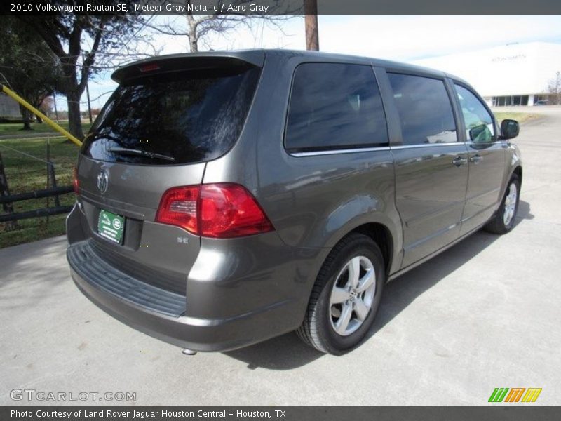 Meteor Gray Metallic / Aero Gray 2010 Volkswagen Routan SE