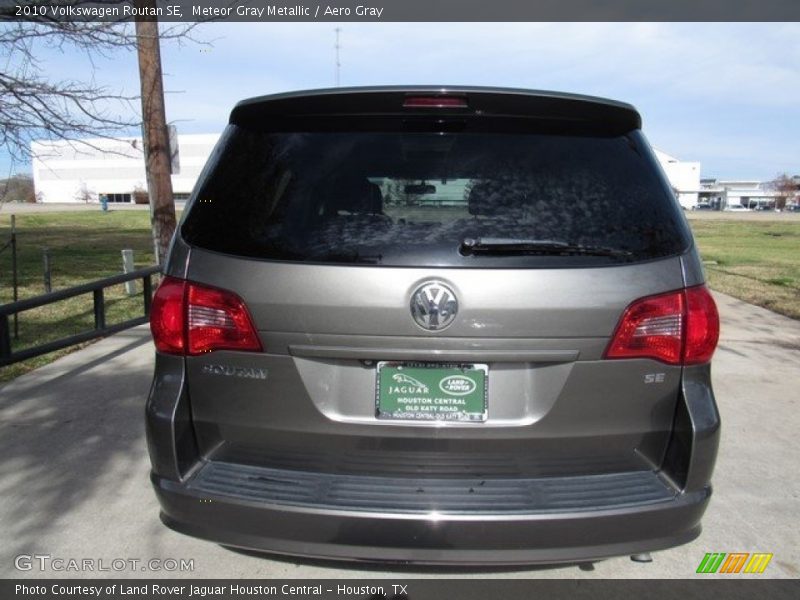 Meteor Gray Metallic / Aero Gray 2010 Volkswagen Routan SE