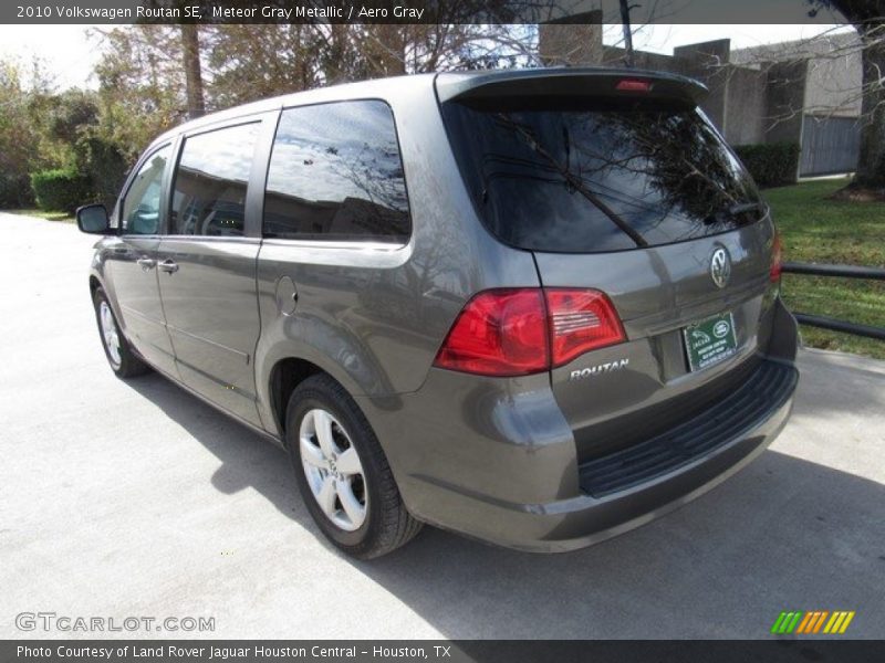 Meteor Gray Metallic / Aero Gray 2010 Volkswagen Routan SE