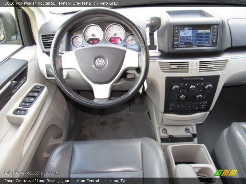 Meteor Gray Metallic / Aero Gray 2010 Volkswagen Routan SE