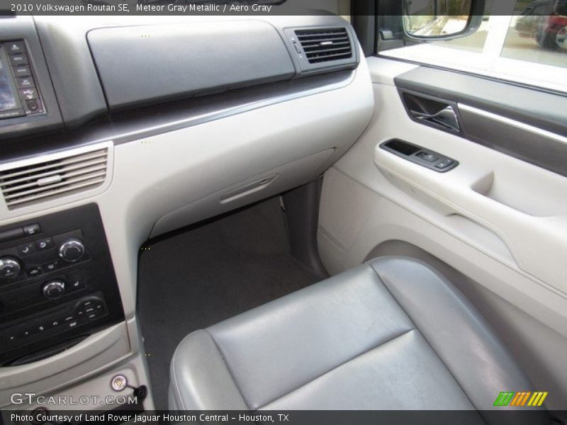 Meteor Gray Metallic / Aero Gray 2010 Volkswagen Routan SE