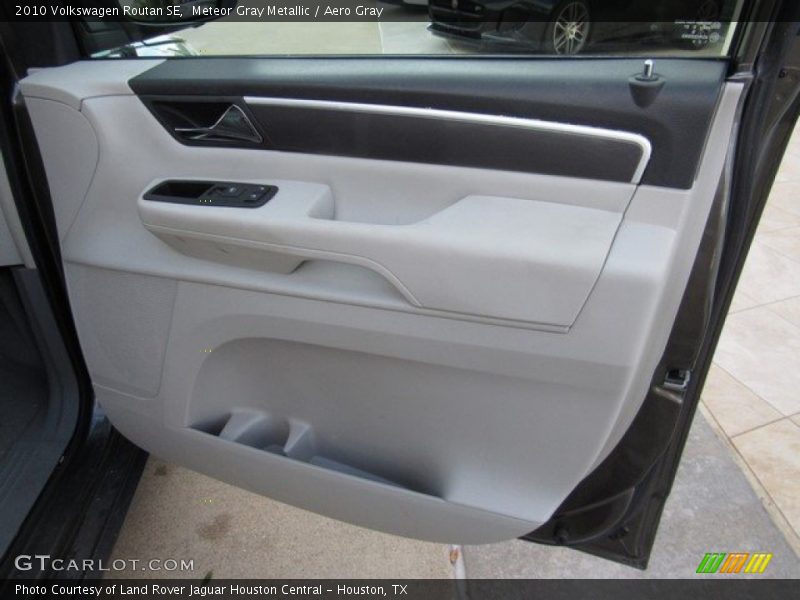 Meteor Gray Metallic / Aero Gray 2010 Volkswagen Routan SE