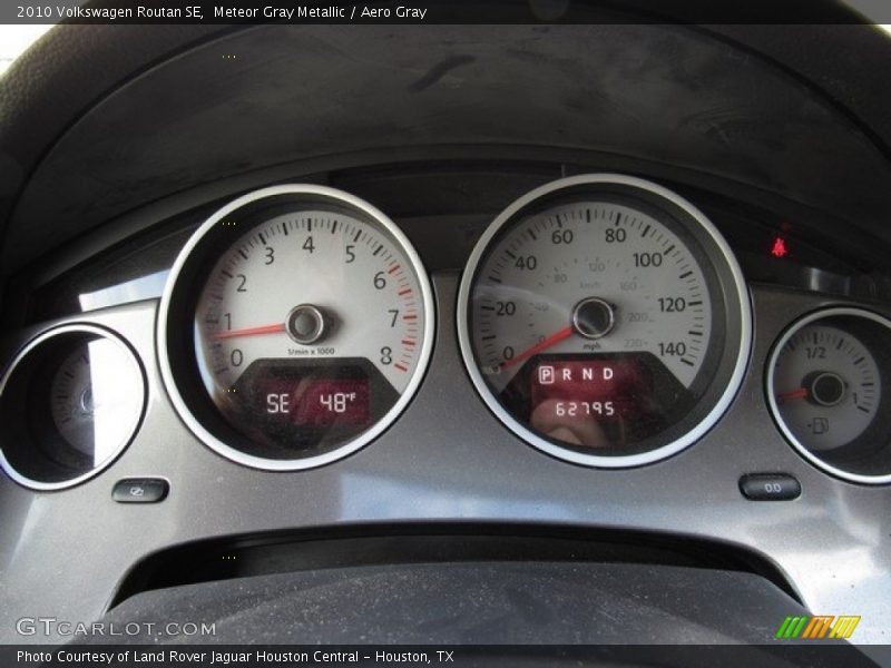 Meteor Gray Metallic / Aero Gray 2010 Volkswagen Routan SE