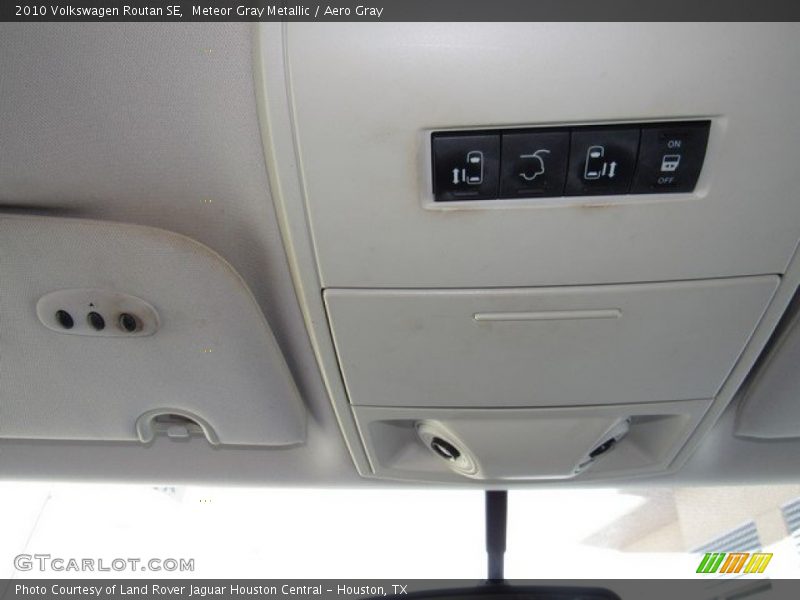 Meteor Gray Metallic / Aero Gray 2010 Volkswagen Routan SE